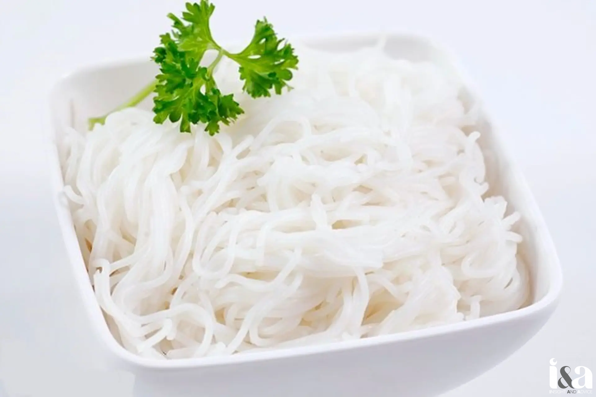 Tinh bột gạo làm bún